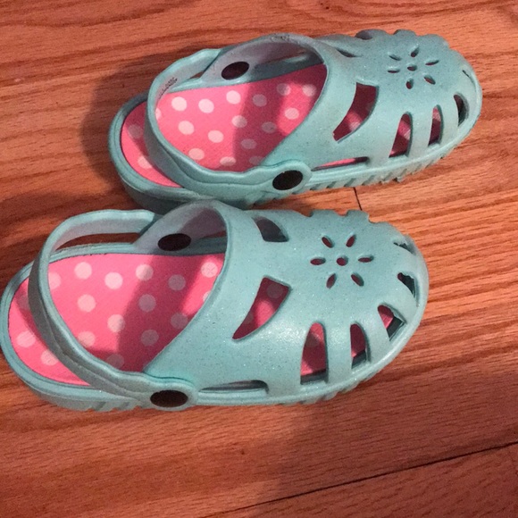 Croc like sandals